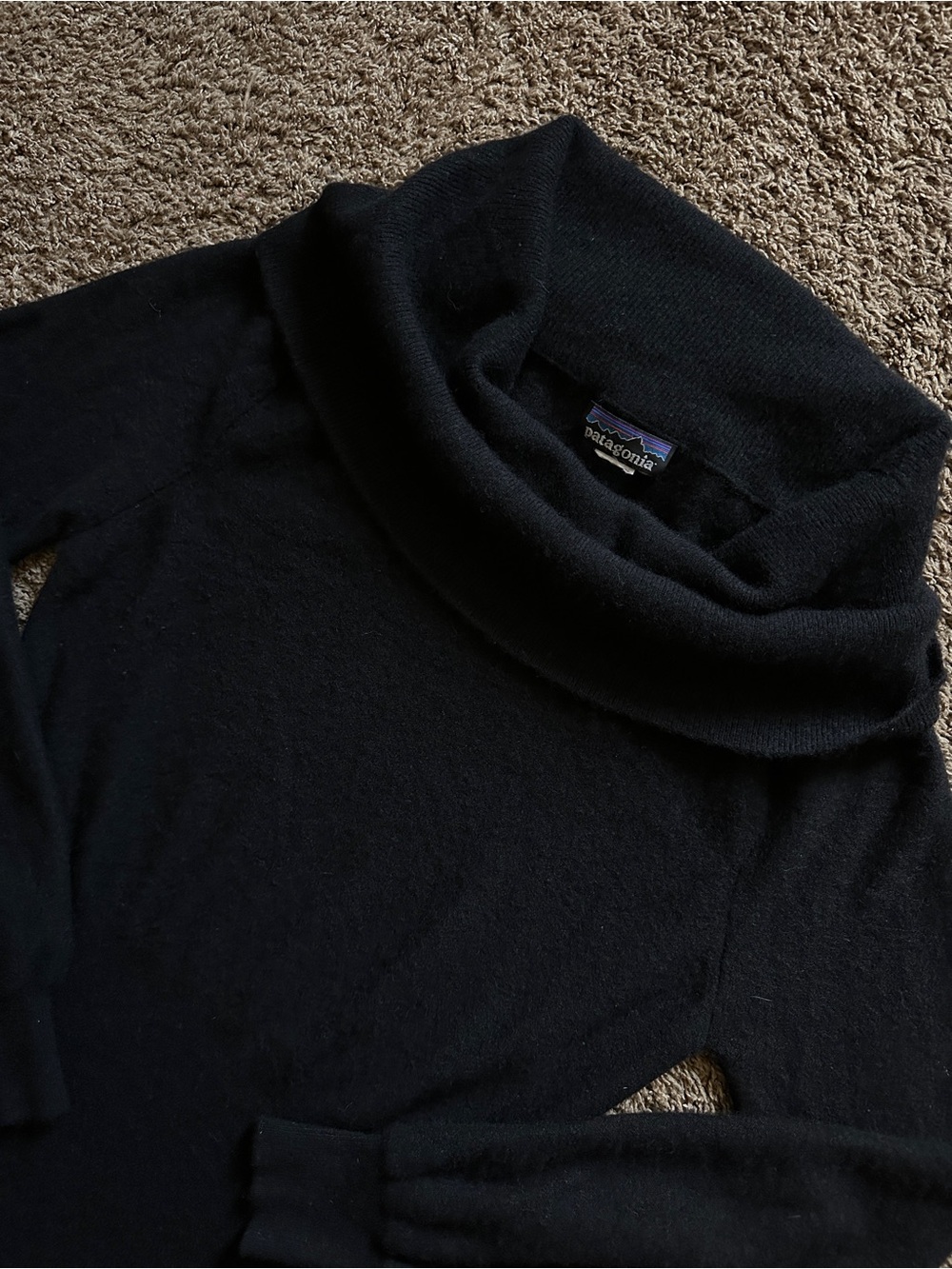 Rare Patagonia Women Black 100% Cashmere Cowl Neck Sweater